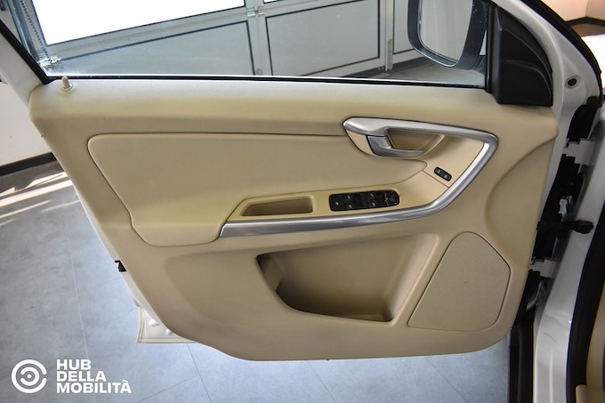 VOLVO XC60 DRIVe Kinetic